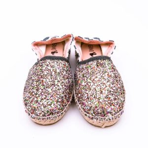 Alpargata cerrada rayas y puntera glitter.