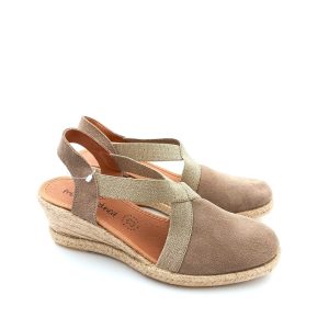 Alpargata en ante con con elásticos cruzados, cuña de 5 cm y suela de yute
