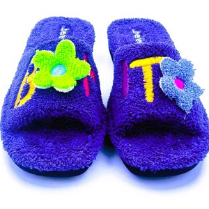 Zapatilla de Casa abierta por delante de Toalla y con flores bordadas