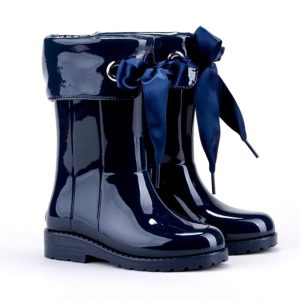 Bota de agua para niñas en goma con aodrno de lazo y suela antideslizante