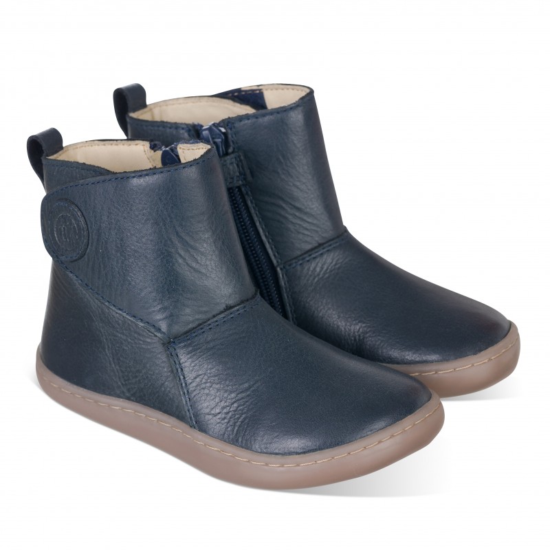 Botita RESPETUOSA para niñas en napa piel con cierre de velcro y suela de goma - Imagen 5