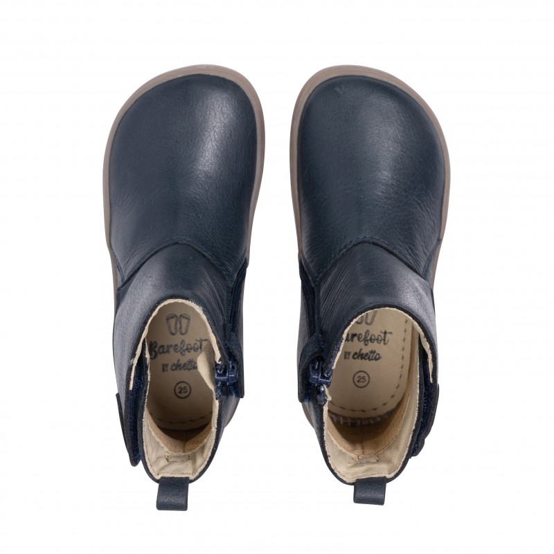 Botita RESPETUOSA para niñas en napa piel con cierre de velcro y suela de goma - Imagen 3