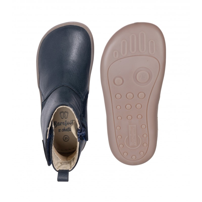 Botita RESPETUOSA para niñas en napa piel con cierre de velcro y suela de goma - Imagen 2