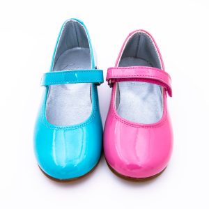 Mercededita en charol con cierre de velcro