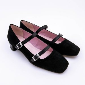 Zapato de tacón en ante con dos hebillas