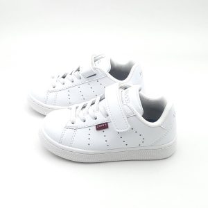 Deportivo o playera de la marca Levis con cierre de velcro y elásticos con suela de goma aislante del frío