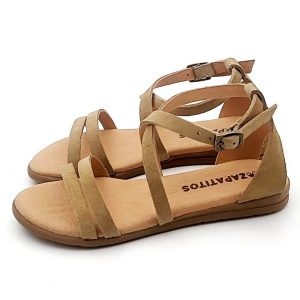 Sandalia Para Niñas En Piel Ante Con Tiras Y Cierre De Hebilla.