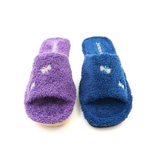 Zapatilla de casa abierta por delante toalla con adorno de mariposas con brillantes