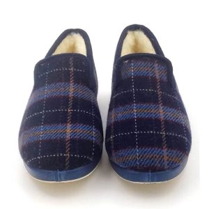 Zapatilla Cerrada Cuadros con borreguito y suela de goma aislante