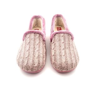 Zapatilla cerrada de punto con dibujo de ochos con borreguito blanco