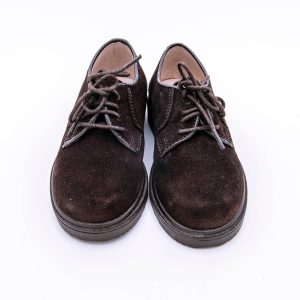 Zapato en ante para vestir o para colegio con suela de goma antideslizante