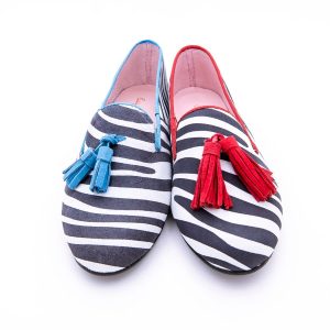 Zapato Tacón Bajo Borlas Rayas