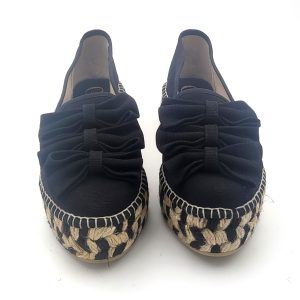 Alpargata Cerrada Con Plataforma Bicolor Con Diseño De Lazos Centrales En Lona Algodón De La Marca Gaimo.