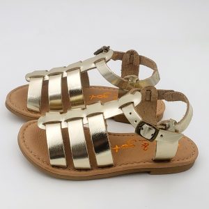 Sandalia en napa piel oro tipo congrejera con cierre de hebilla