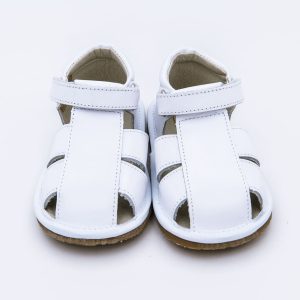 Sandalia en napa piel tipo cangrejera con tiras cruzadas y con cierre de velcro