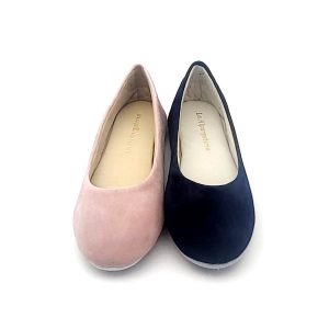 Zapatilla en piel ante tipo salón con suela silenciosa