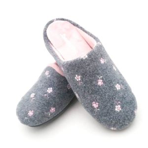 Zapatilla Descalza de algodón con plantilla extraible y suela antideslizante.