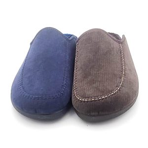 Zapatilla Descalza tipo mocasin con suela antideslizate con comoda plantilla.