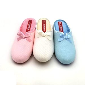 Zapatilla descalza piqué lazo