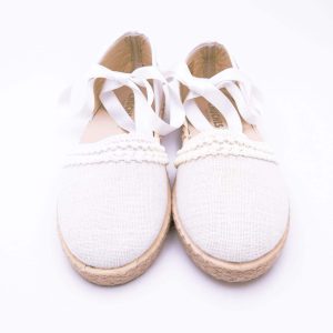 Alpargata en lino con lazos y pasamanería