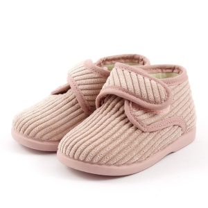 Zapatilla botita de casa infantil en algodón pana con velcro y suela antideslizante. Comodidad, calidez y seguridad para niños y niñas