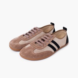 Zapatillas deportivas BAREFOOT con cordones y suela superflexible.